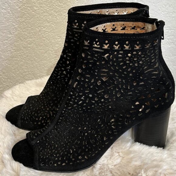 NEW Gianni Bini Pomma Suede Leather Cut Block Shootie. - Picture 3 of 6